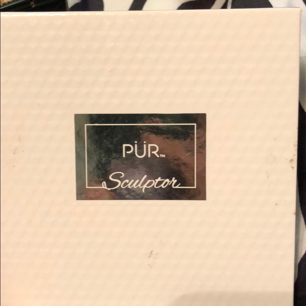 Highlighter and contour